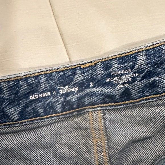 Old Navy x Disney high waisted jean cut off shorts sz2 - Picture 5 of 6